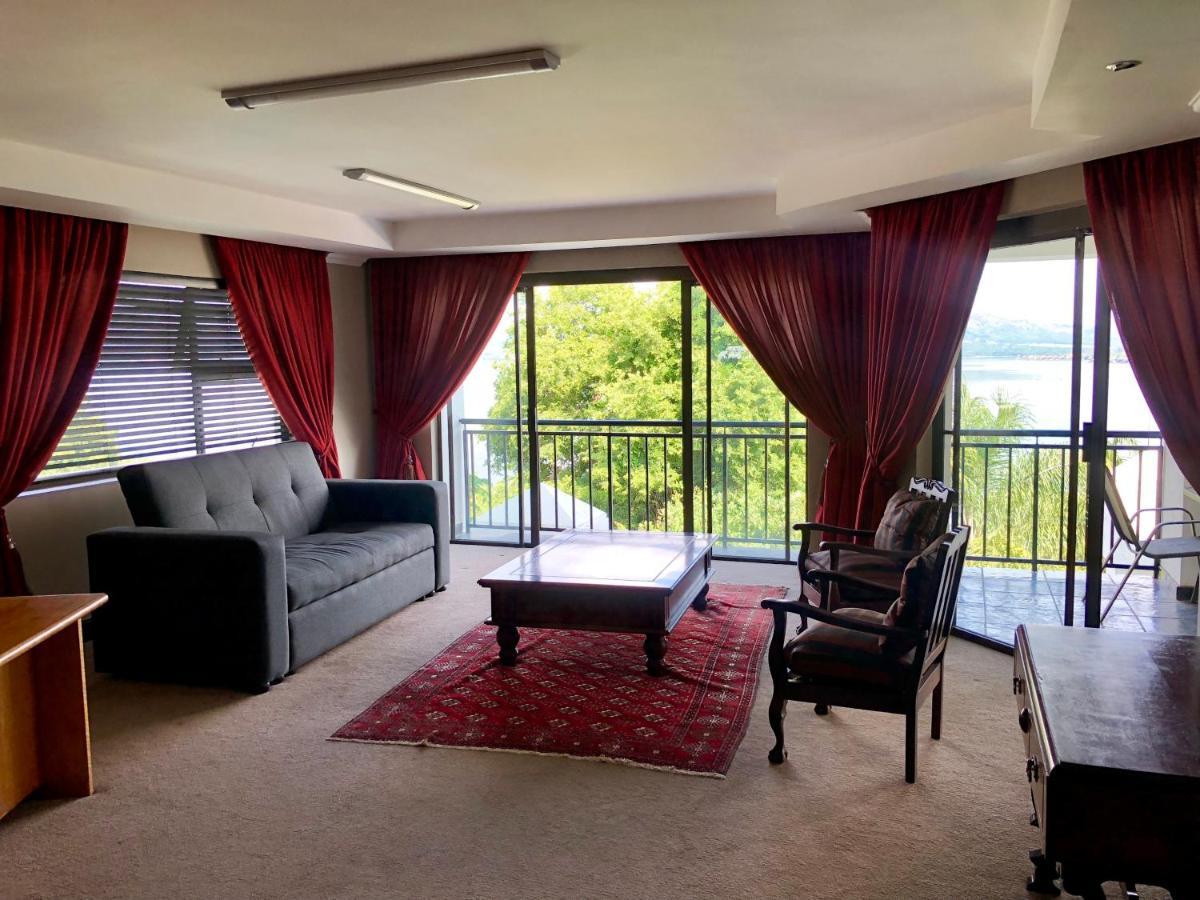 Kosmos Lodge Hartbeespoort Buitenkant foto