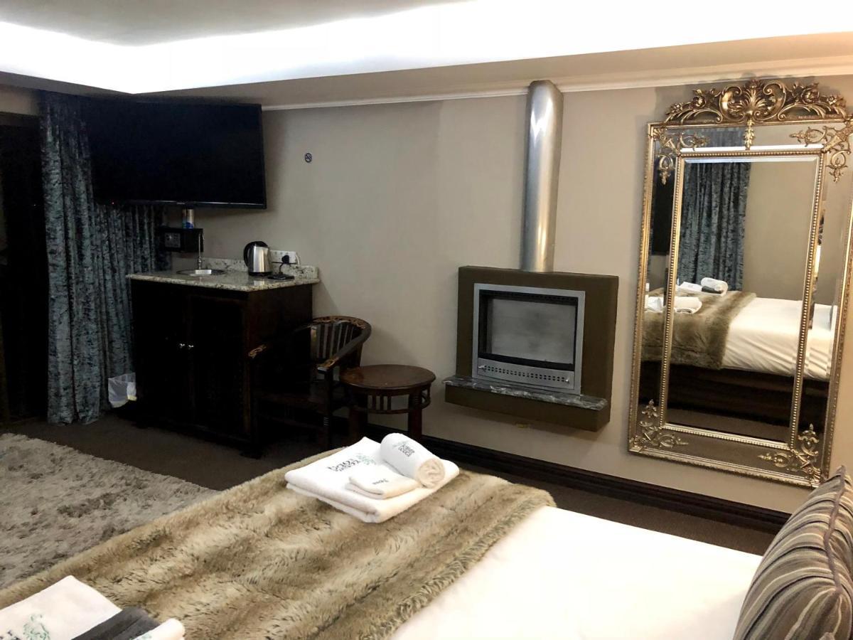 Kosmos Lodge Hartbeespoort Buitenkant foto