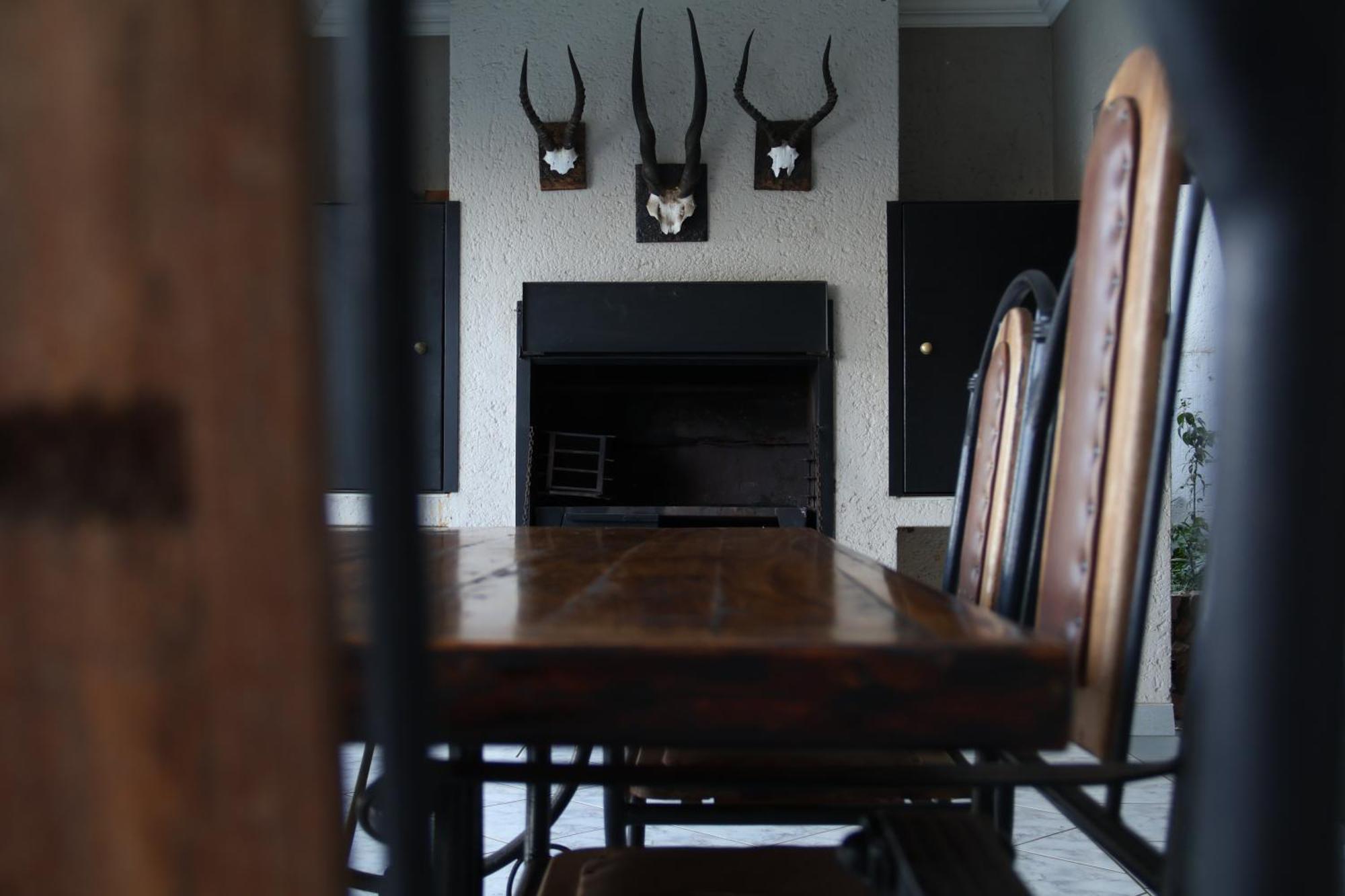 Kosmos Lodge Hartbeespoort Buitenkant foto