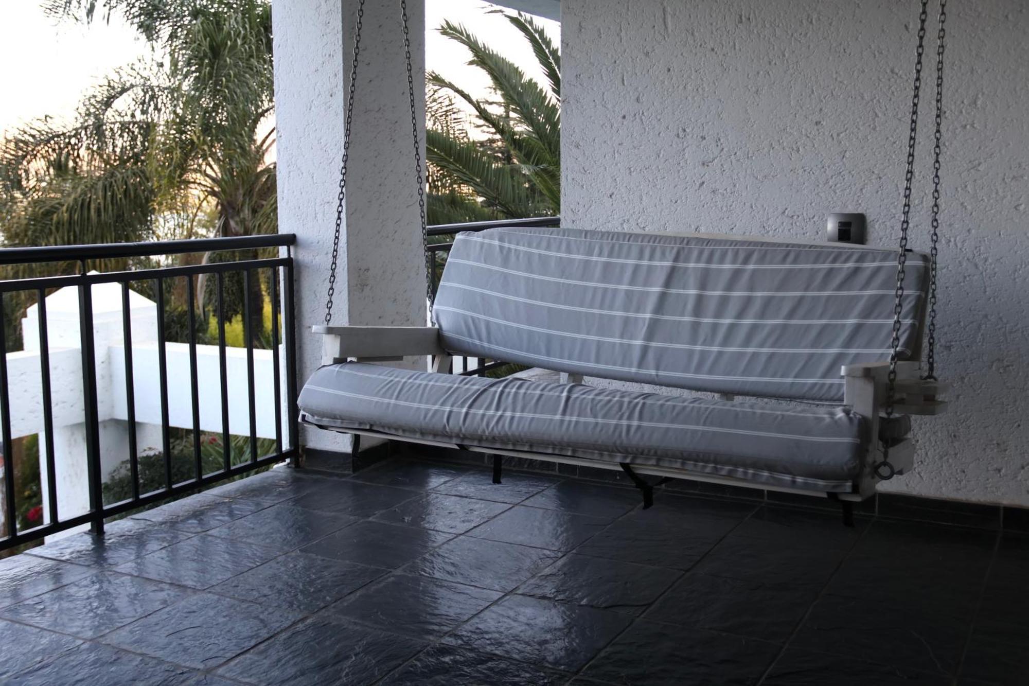 Kosmos Lodge Hartbeespoort Buitenkant foto