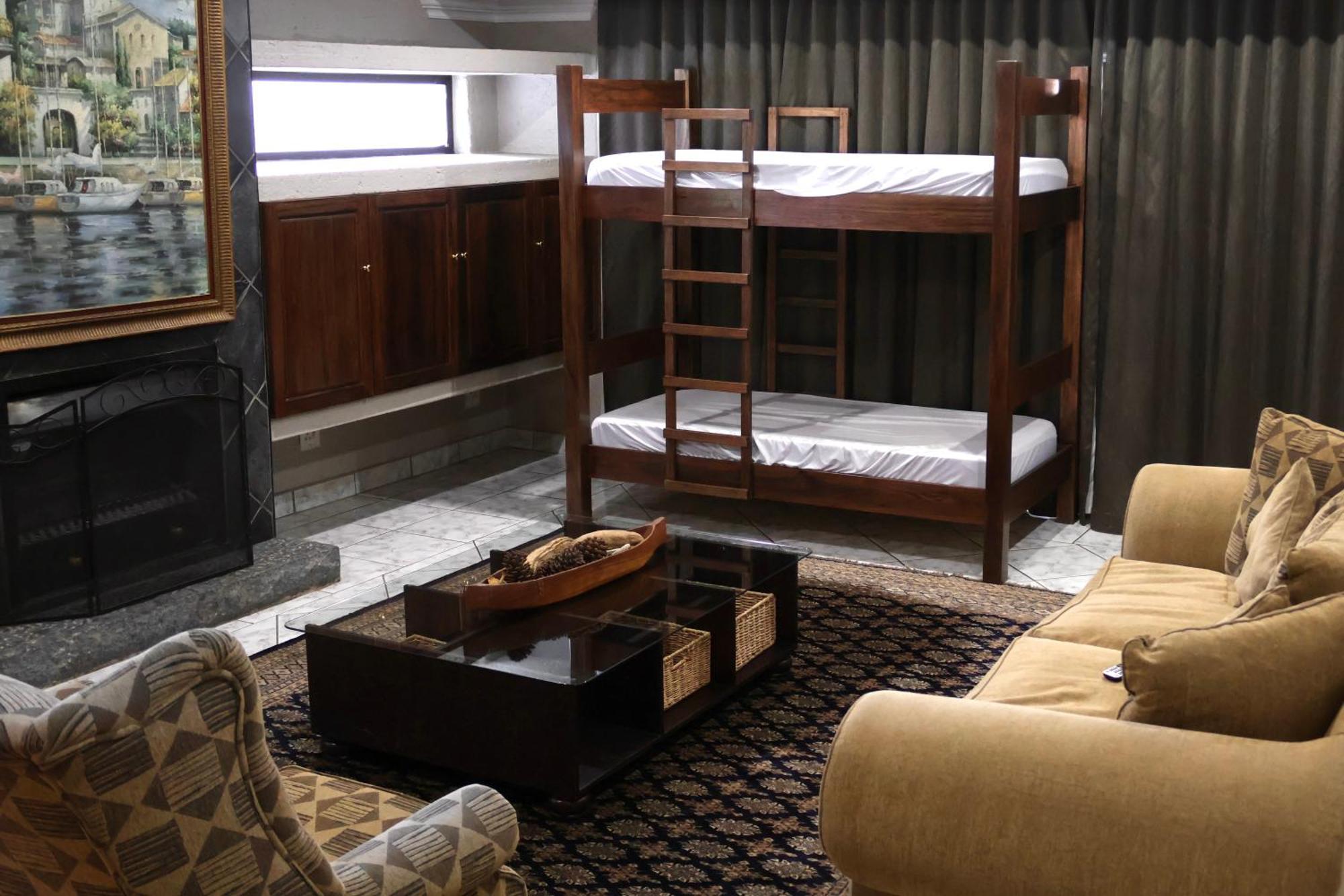 Kosmos Lodge Hartbeespoort Buitenkant foto