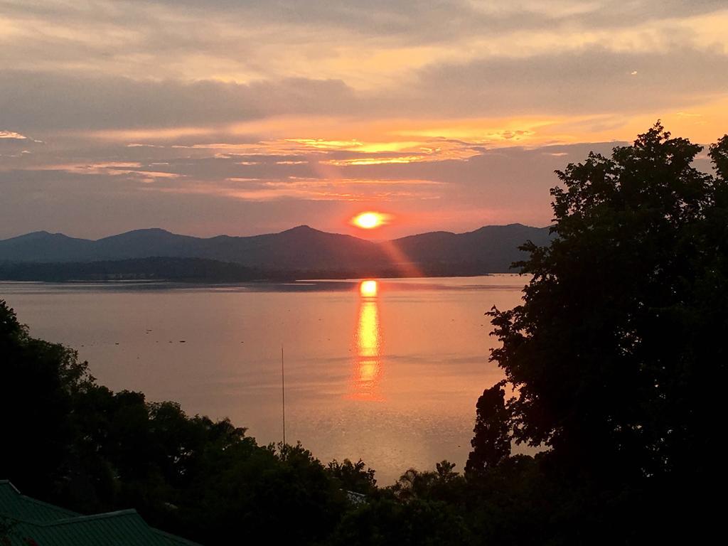 Kosmos Lodge Hartbeespoort Buitenkant foto