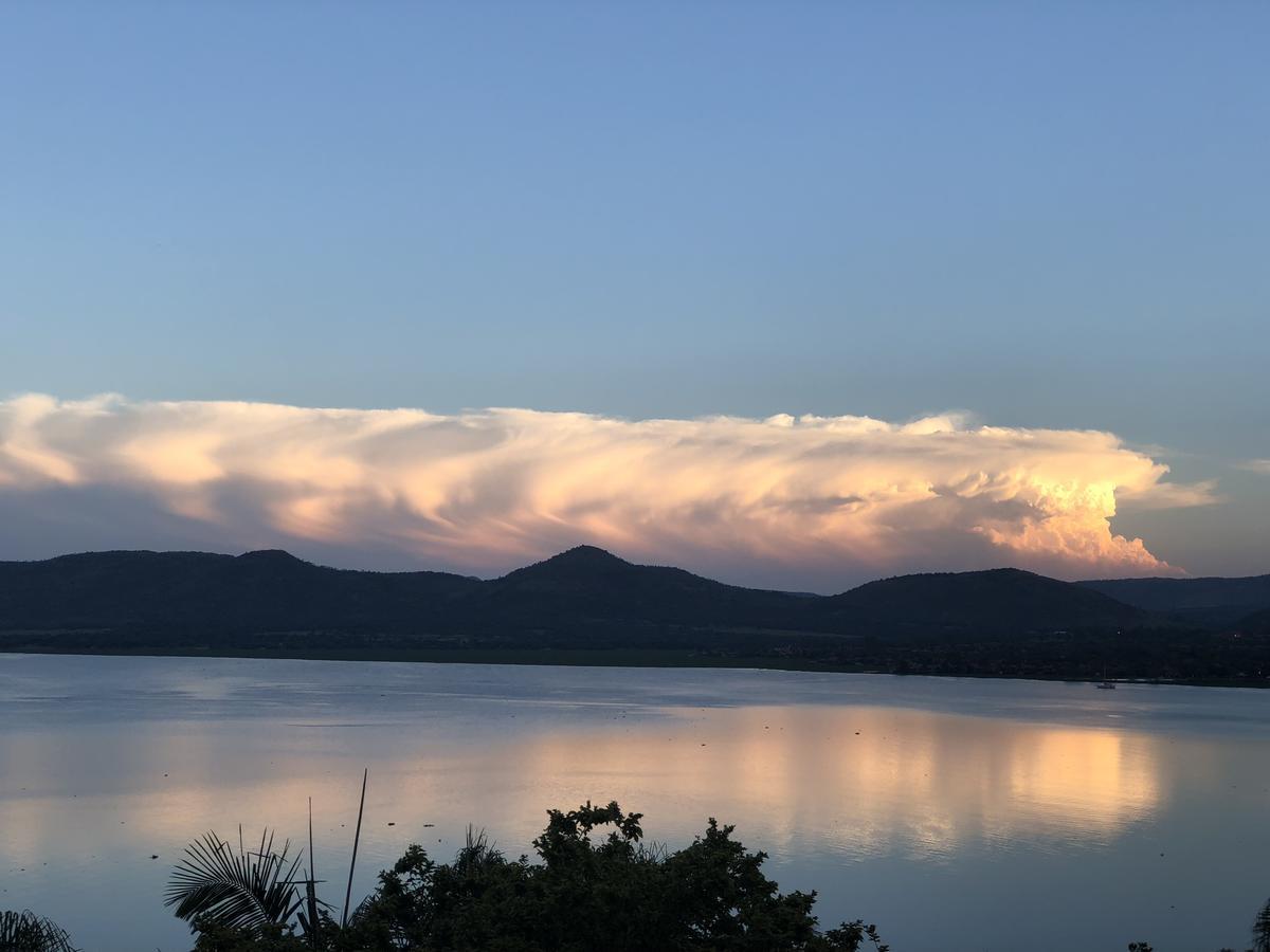 Kosmos Lodge Hartbeespoort Buitenkant foto